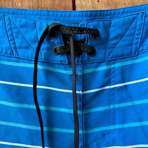 EUC Oakley Blue Striped/Floral Retro Split 21 Board Shorts in Men's 36 - Picture 4 of 10